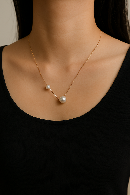 Akoya Duet - Pendant in 18K Gold (Dual White Akoya Pearls)