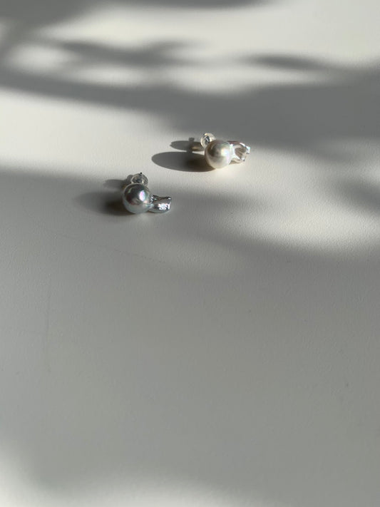 Drift - 9.3mm Akoya Pearl Earrings in 18K Gold