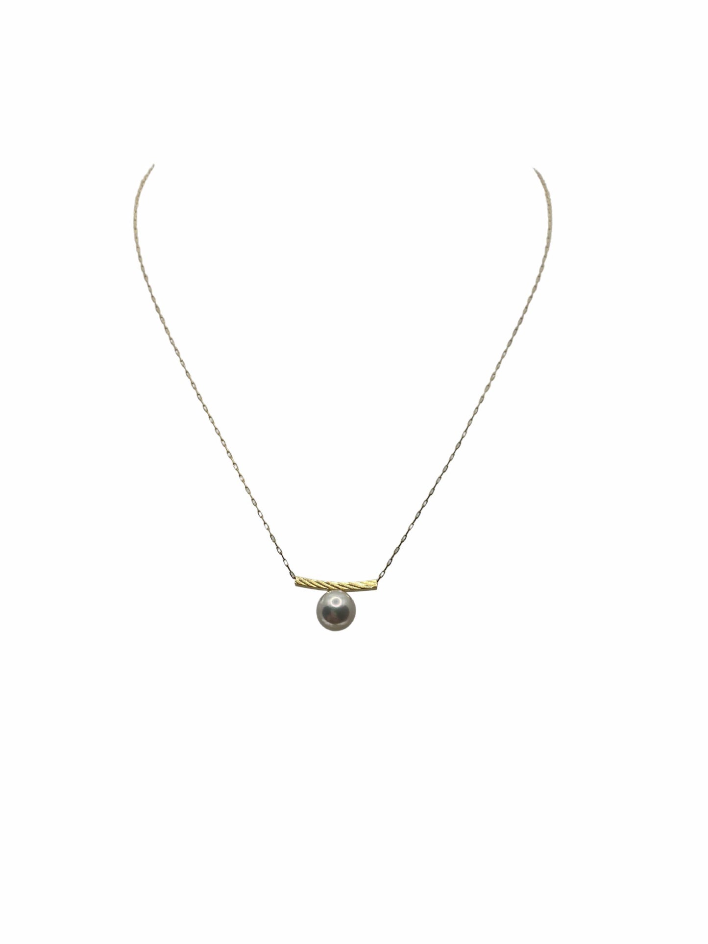 Luna - Akoya Pearl Bar Pendant in 18K Gold